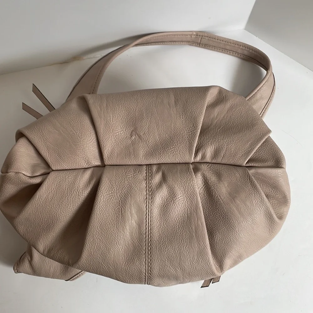 Simply Vera faux leather multi pocket roomy hobo handbag